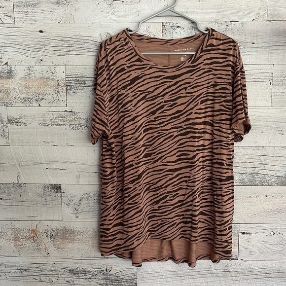 American Eagle Outfitters Tops - American Eagle women’s short sleeve shirt. Size medium.